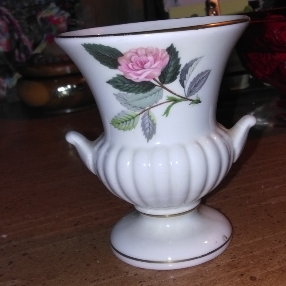 Vintage Wedgewood pottery urn vase bone china